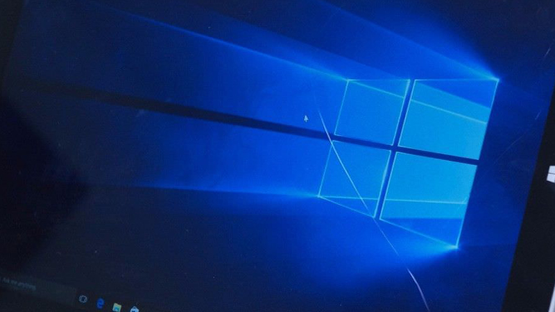 M&agrave;n h&igrave;nh m&aacute;y t&iacute;nh bị xước